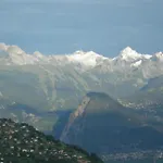 With Enchanting Hill View 아파트