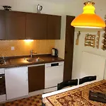 아파트 With Enchanting Hill View *