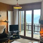 With Enchanting Hill View 아파트 *