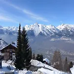 With Enchanting Hill View 아파트 *