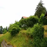 With Enchanting Hill View * ヴェゾナ