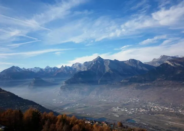 With Enchanting Hill View Διαμέρισμα