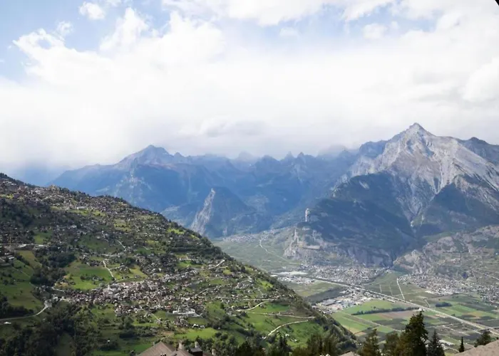 With Enchanting Hill View Διαμέρισμα *