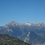 Apartman With Enchanting Hill View