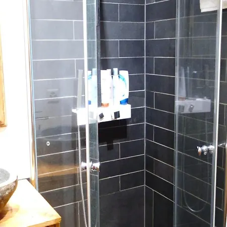 With Enchanting Hill View * 베이소나츠