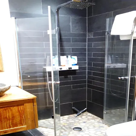 아파트 With Enchanting Hill View