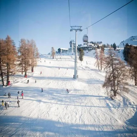 아파트 With Enchanting Hill View 베이소나츠