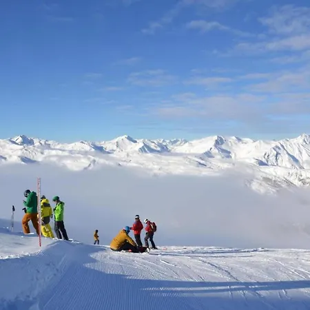 아파트 With Enchanting Hill View 베이소나츠