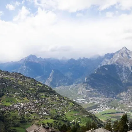 With Enchanting Hill View 아파트 *