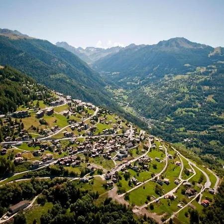 아파트 With Enchanting Hill View *