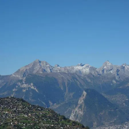 شقة With Enchanting Hill View
