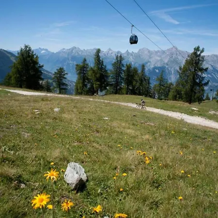 Daire With Enchanting Hill View *